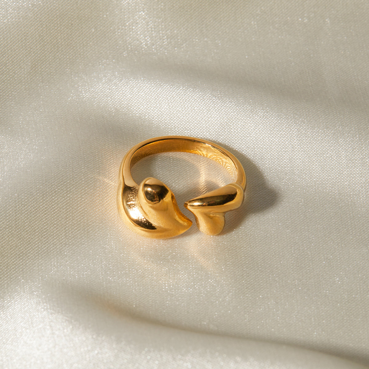 Anvil Grace Ring