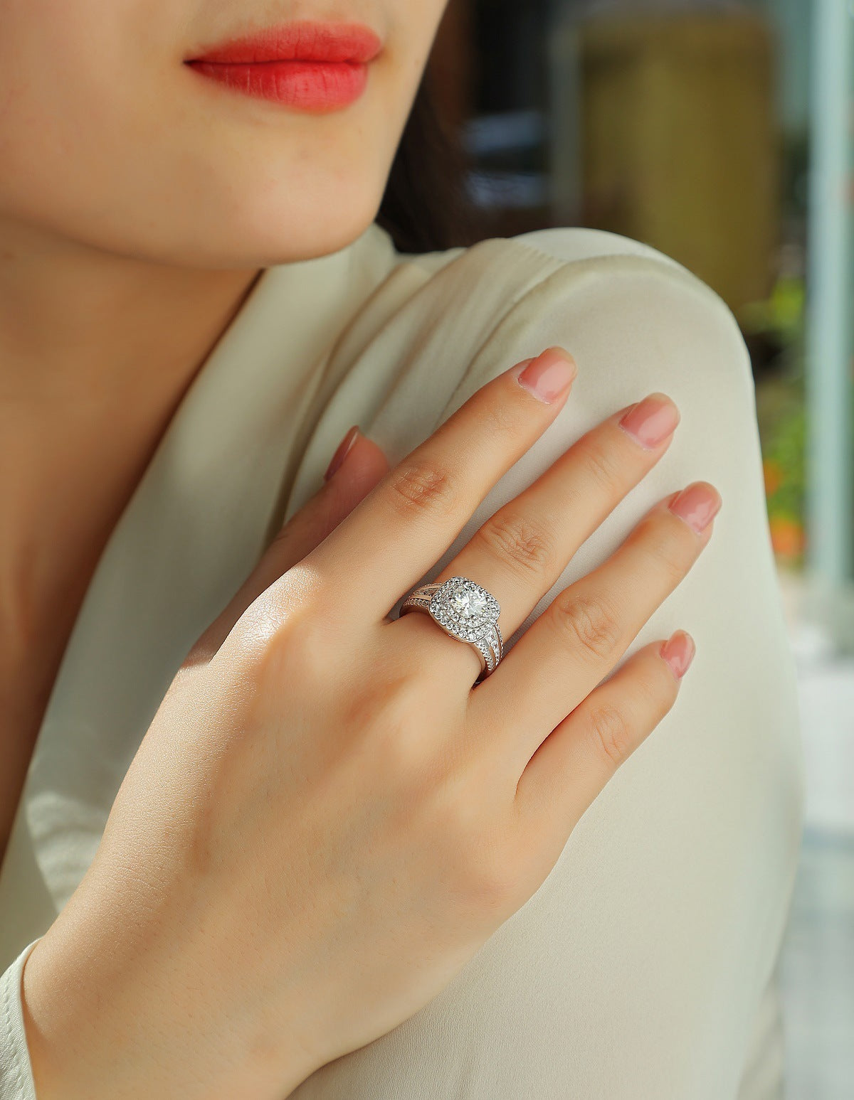 Queen’s Moissanite Ring