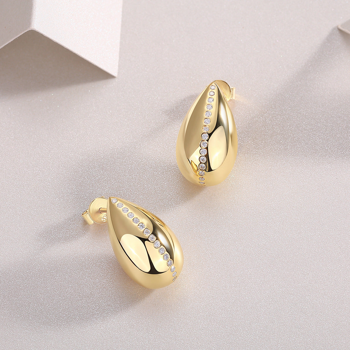 Saphiné Moissanite Ear Studs