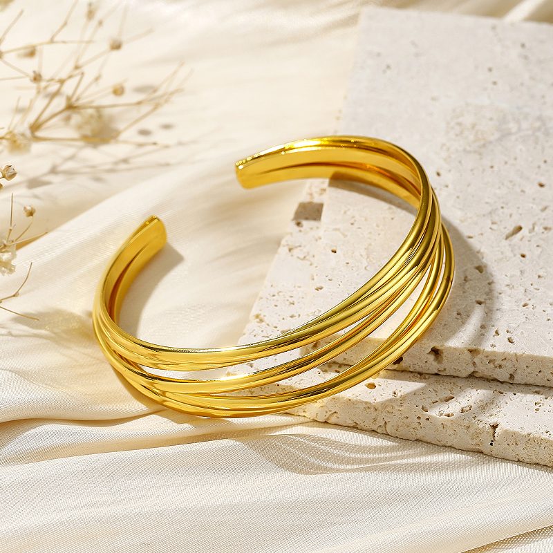 Linea Bangle